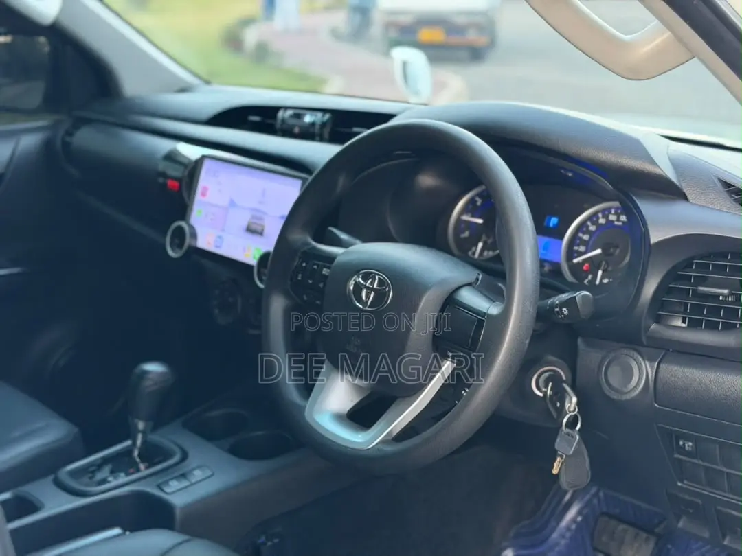 Toyota Hilux 2019 White