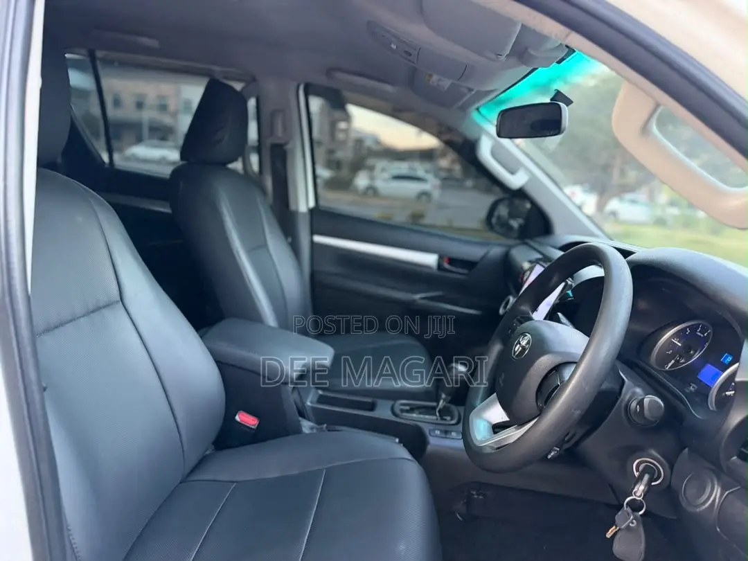 Toyota Hilux 2019 White