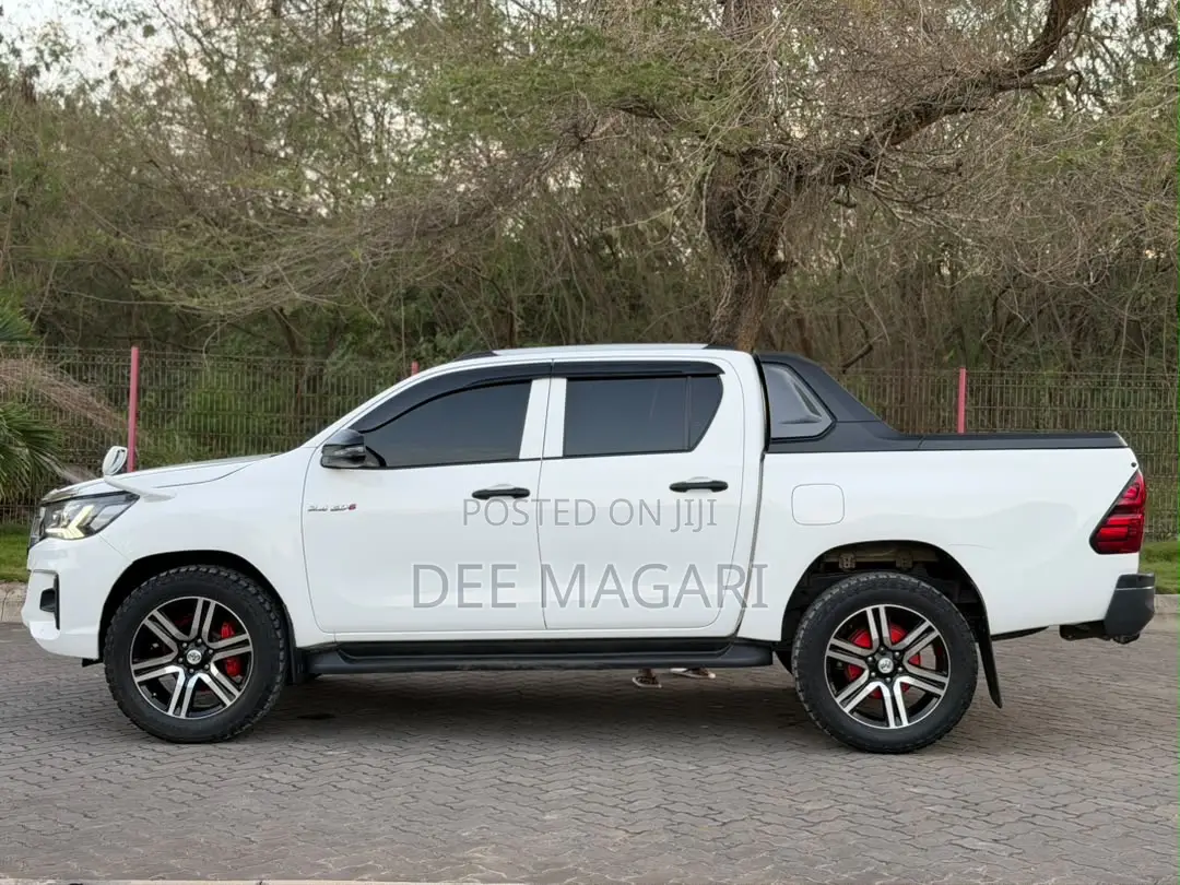 Toyota Hilux 2019 White
