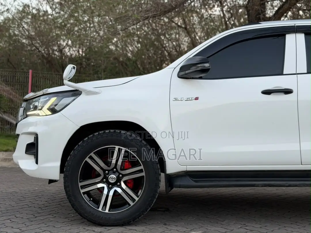 Toyota Hilux 2019 White