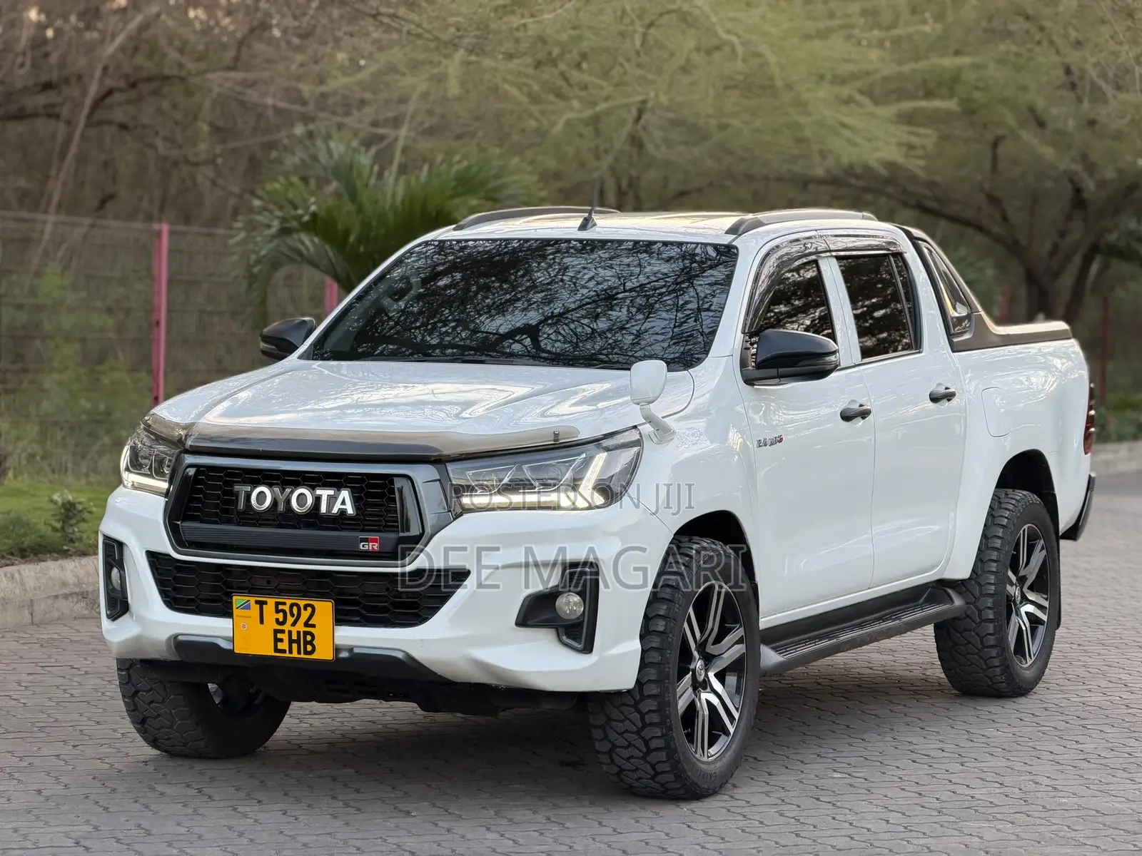 Toyota Hilux 2019 White