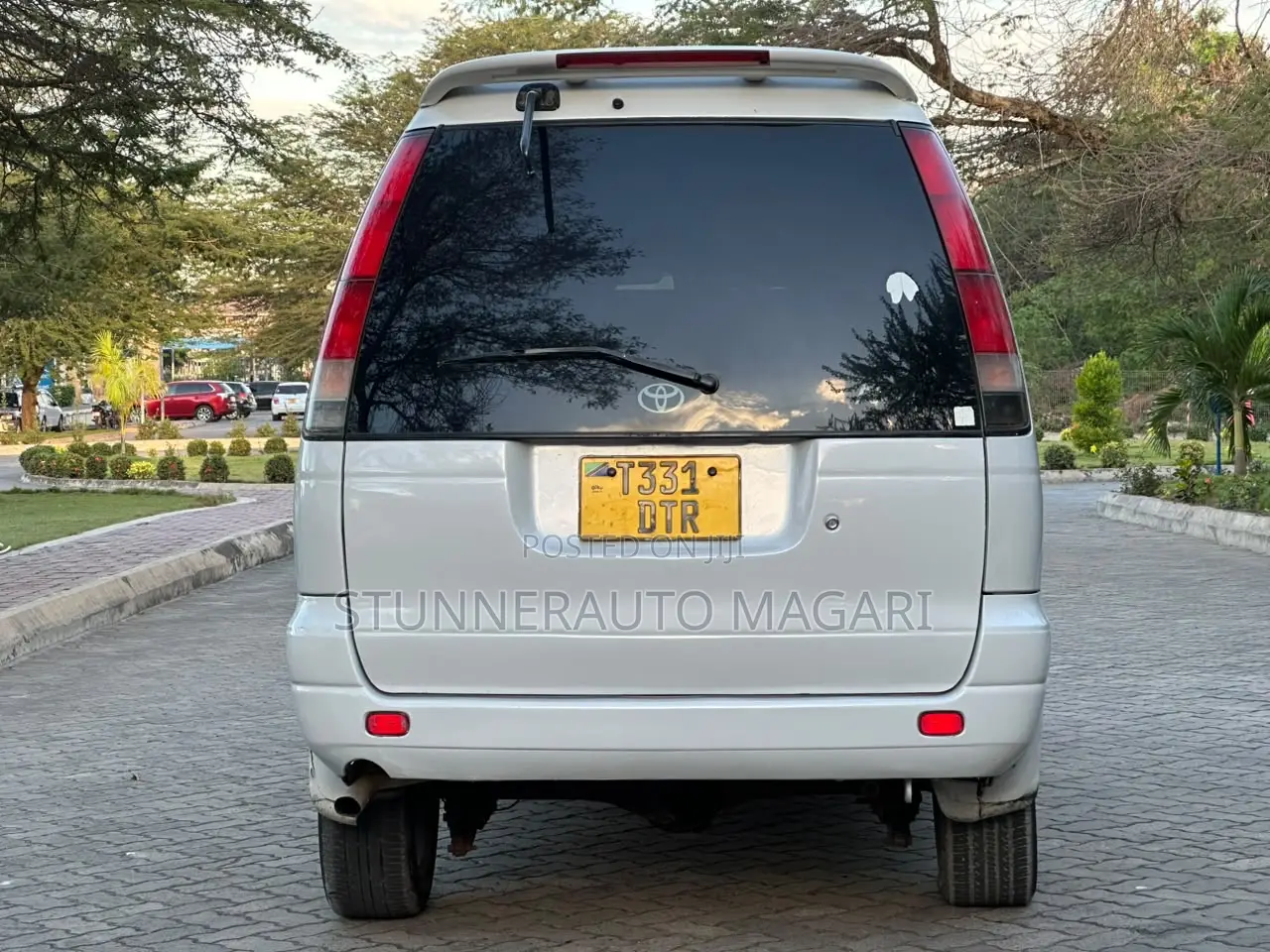 Toyota Noah 2003 White