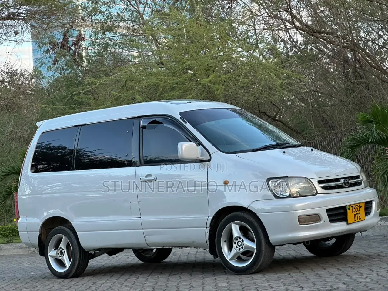 Toyota Noah 2003 White
