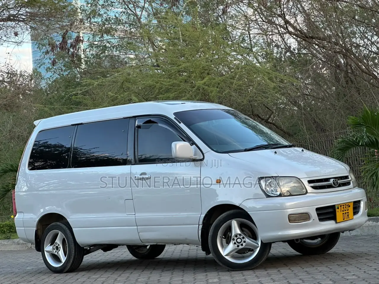 Toyota Noah 2003 White