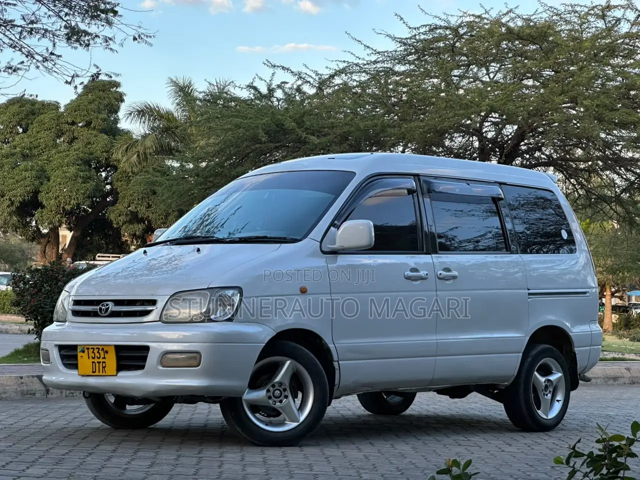 Toyota Noah 2003 White