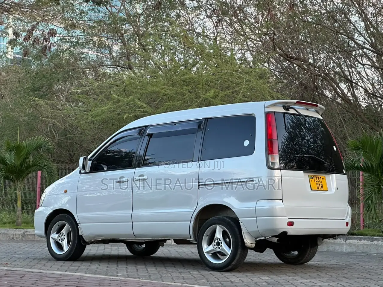 Toyota Noah 2003 White