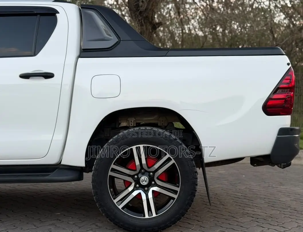 Toyota Hilux 2019 White