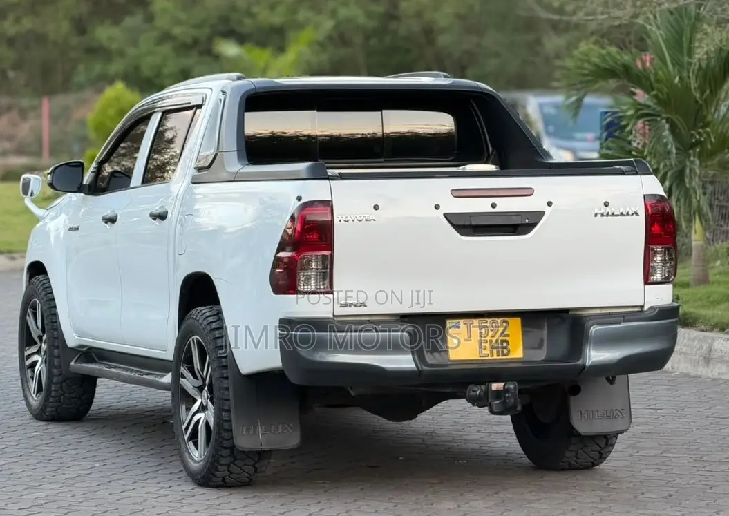 Toyota Hilux 2019 White