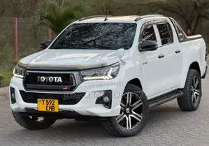 Toyota Hilux 2019 White