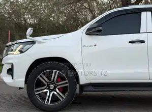 Toyota Hilux 2019 White