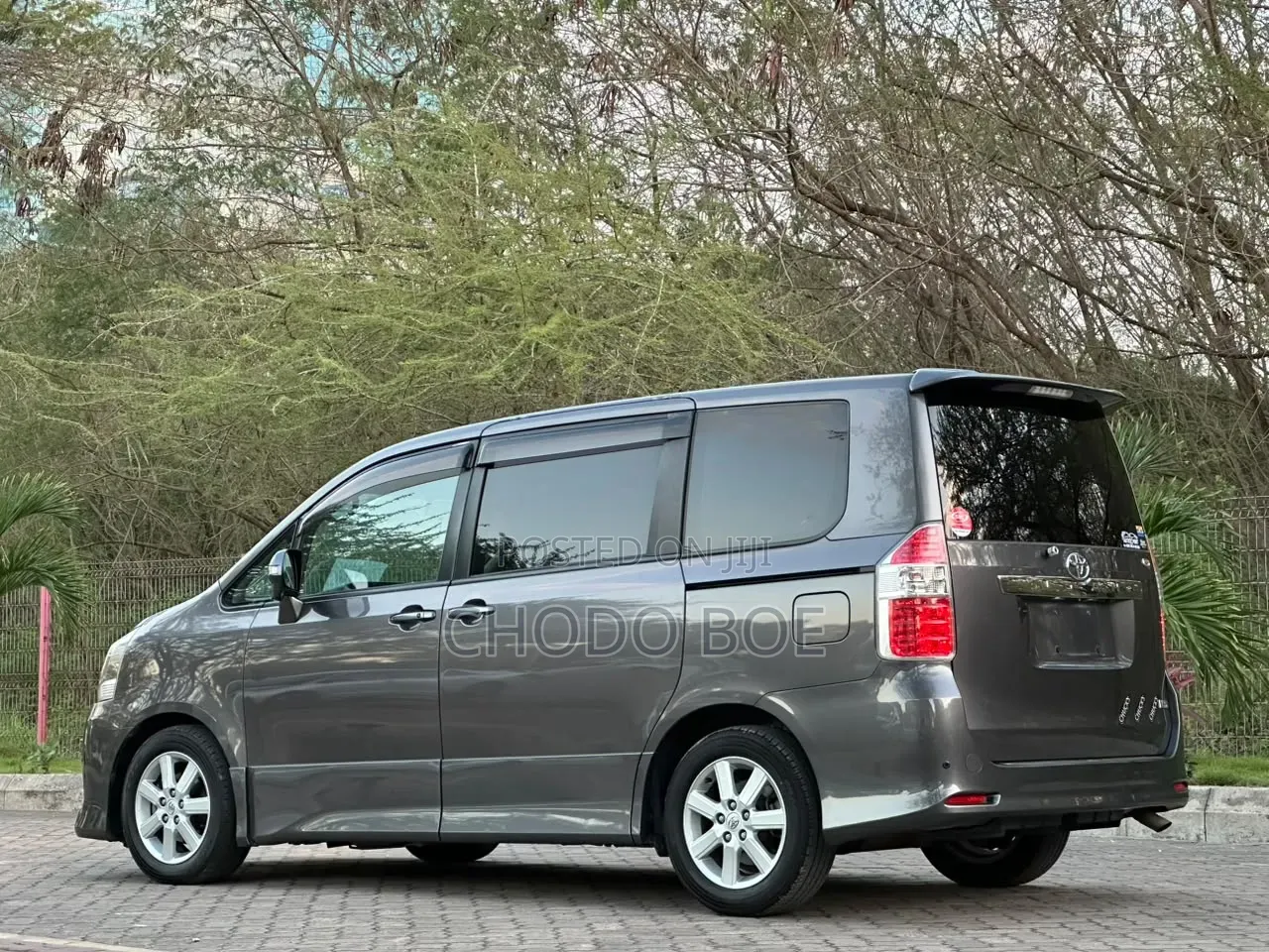 Toyota Noah 2008 Gray