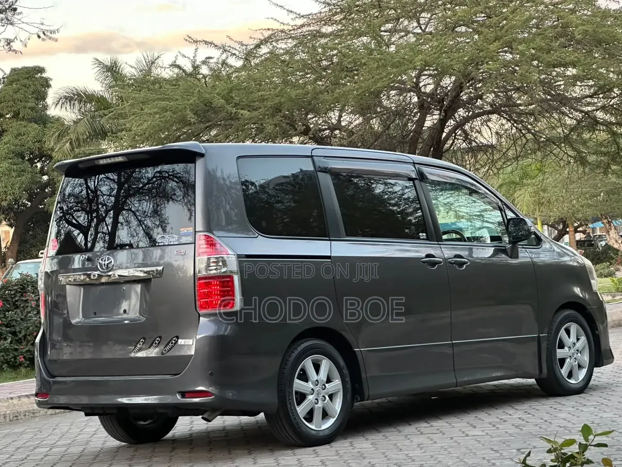Toyota Noah 2008 Gray