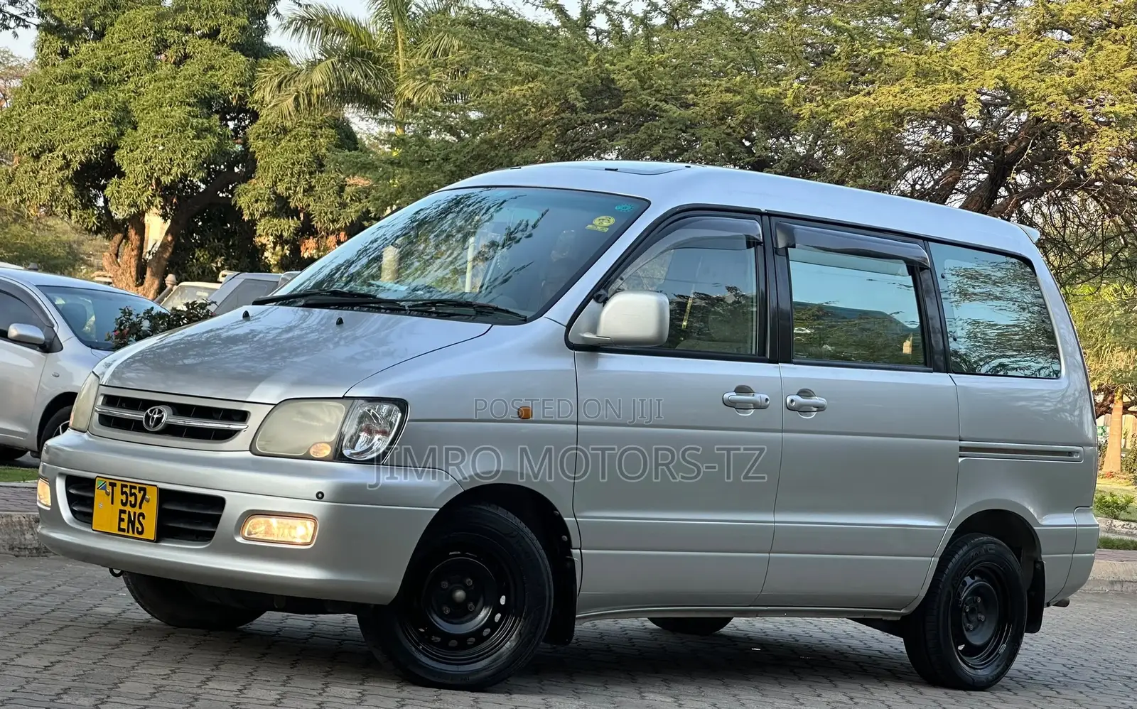 Toyota Noah 2001 Silver