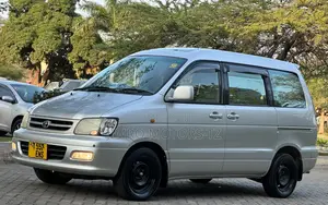 Toyota Noah 2001 Silver