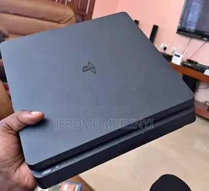 Play Station 4 Slim