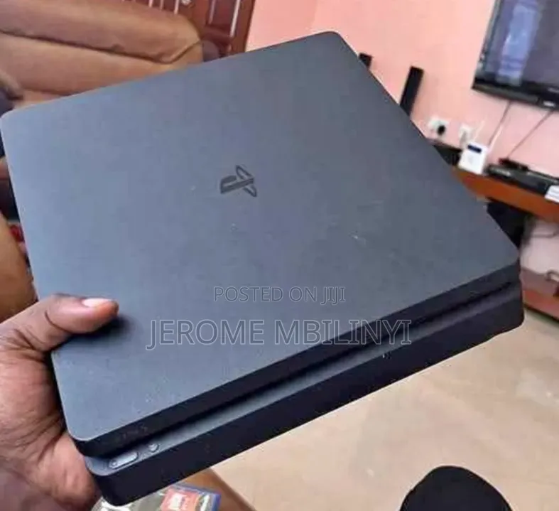 Play Station 4 Slim