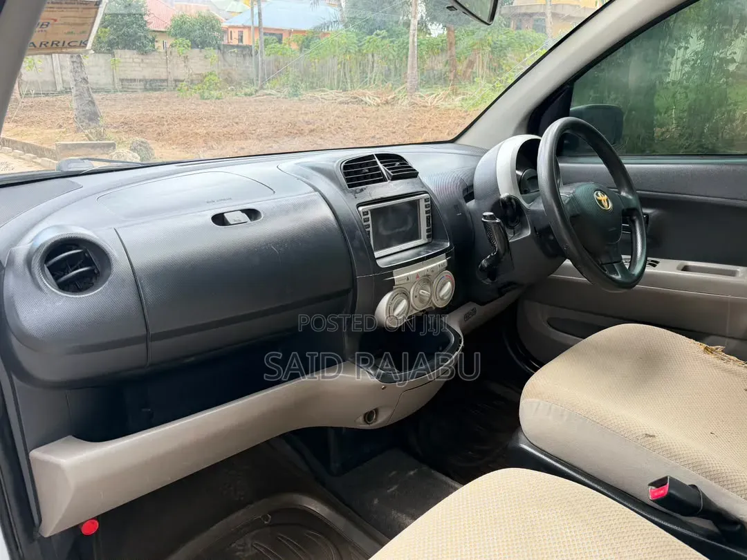 Toyota Passo 2005 Silver
