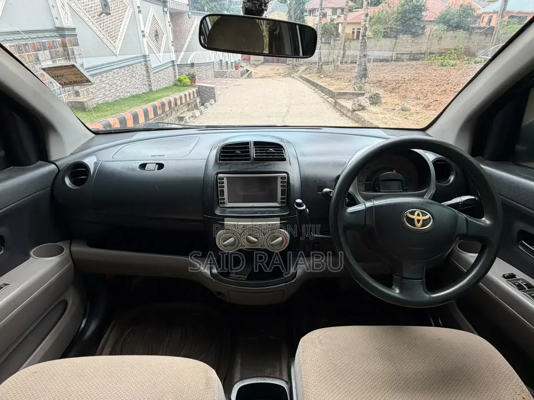 Toyota Passo 2005 Silver