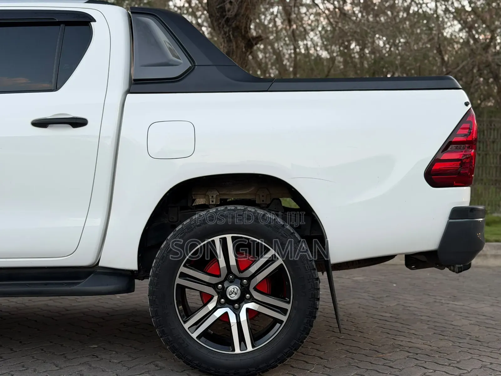 Toyota Hilux 2019 White
