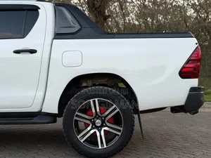 Toyota Hilux 2019 White