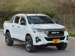 Toyota Hilux Revo Double Cab Deisel 2.4 RWD 2019 White