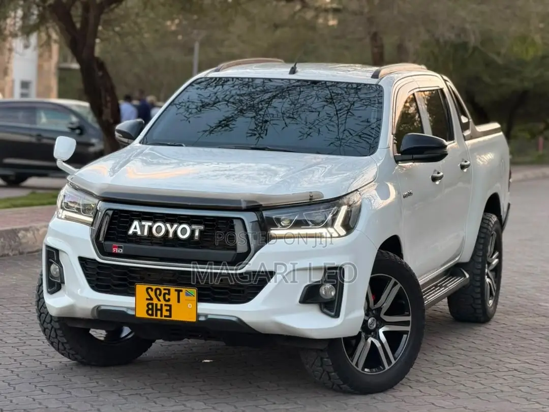 Toyota Hilux Revo Double Cab Deisel 2.4 RWD 2019 White