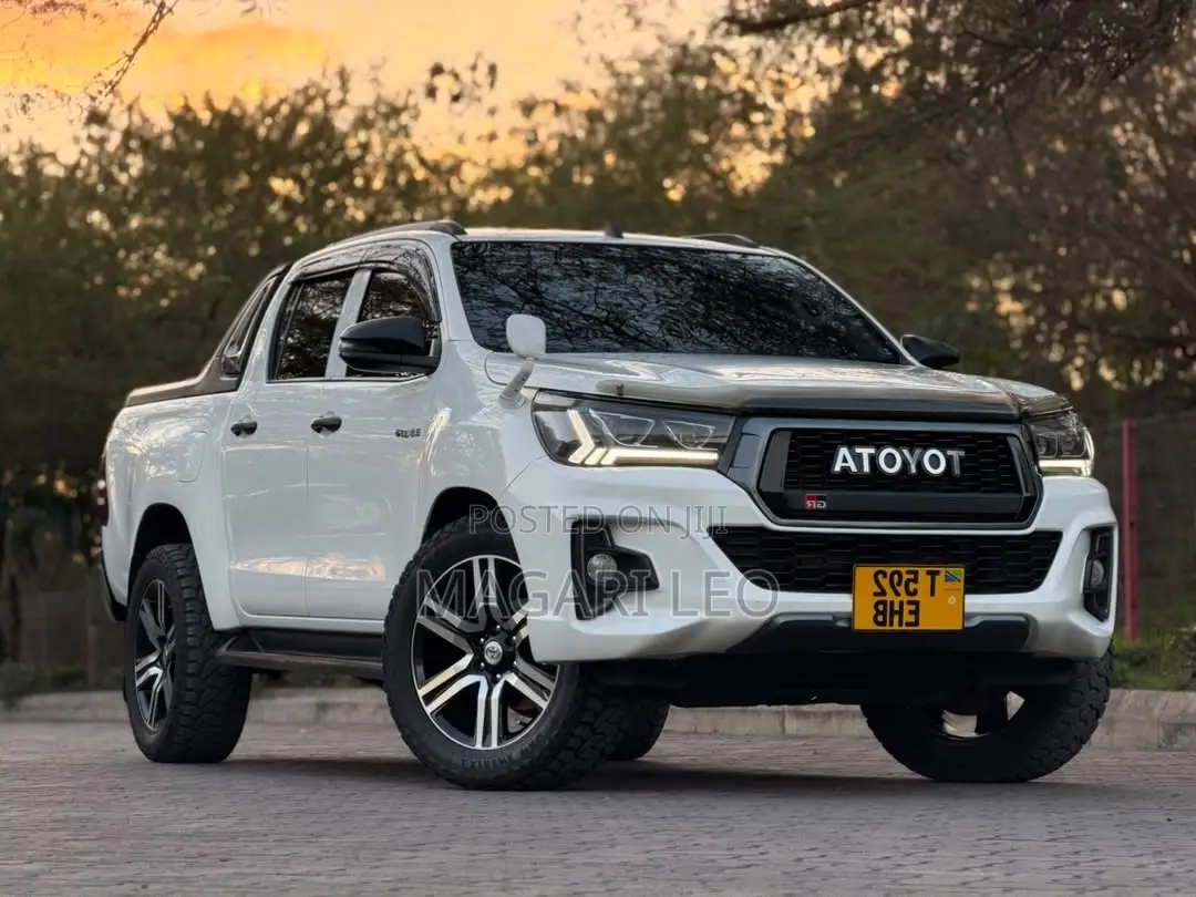 Toyota Hilux Revo Double Cab Deisel 2.4 RWD 2019 White
