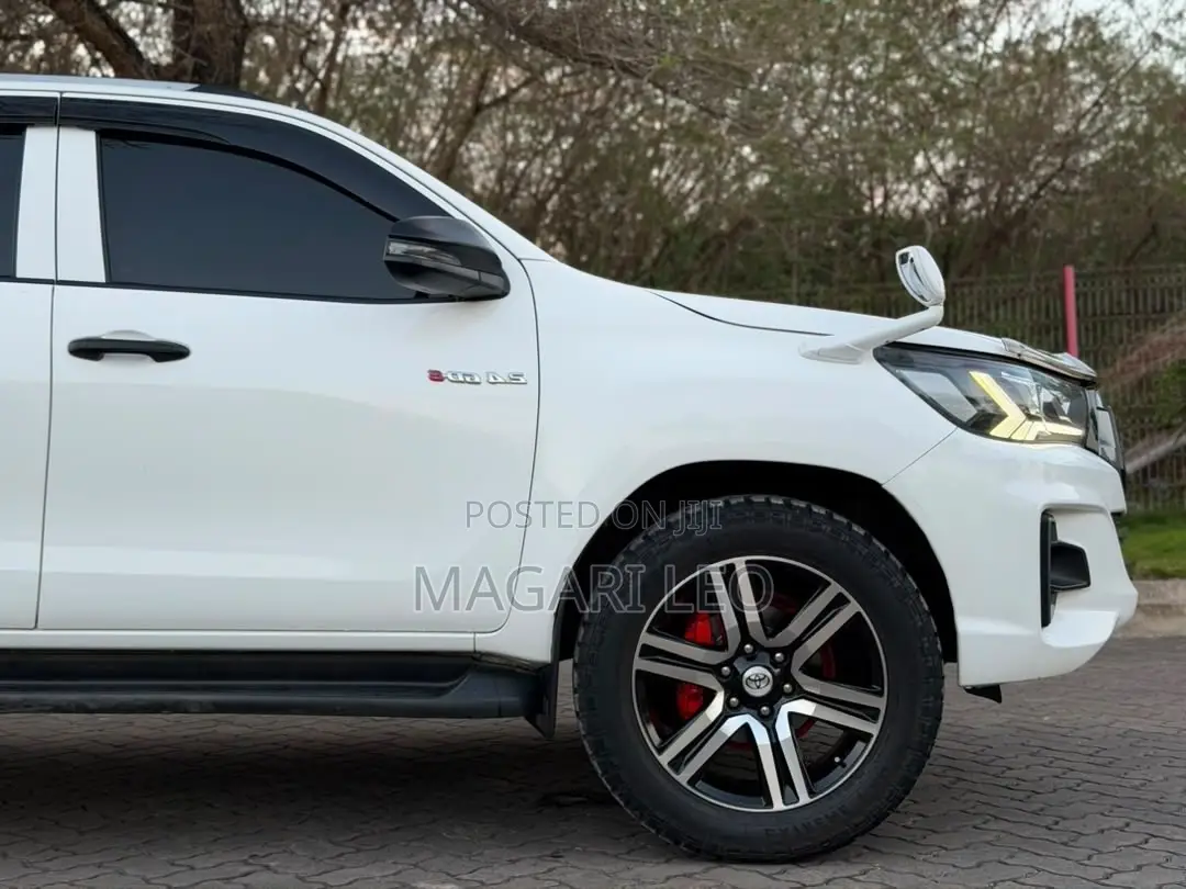 Toyota Hilux Revo Double Cab Deisel 2.4 RWD 2019 White