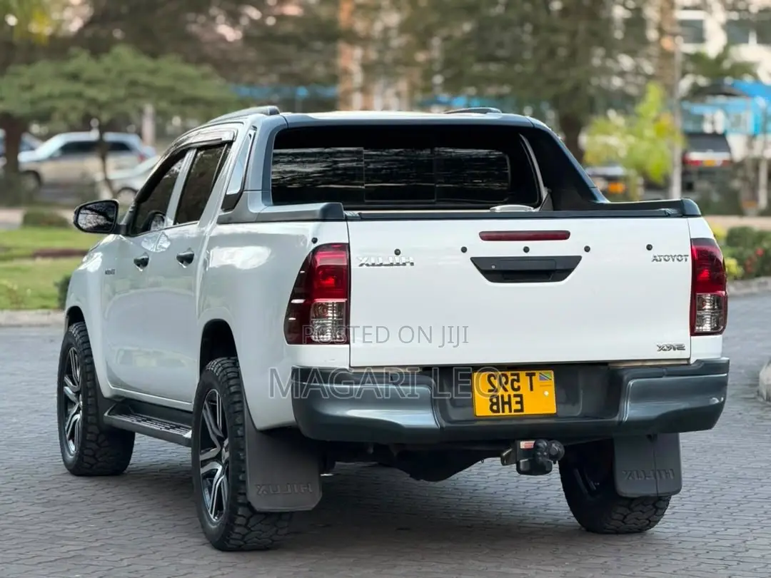 Toyota Hilux Revo Double Cab Deisel 2.4 RWD 2019 White