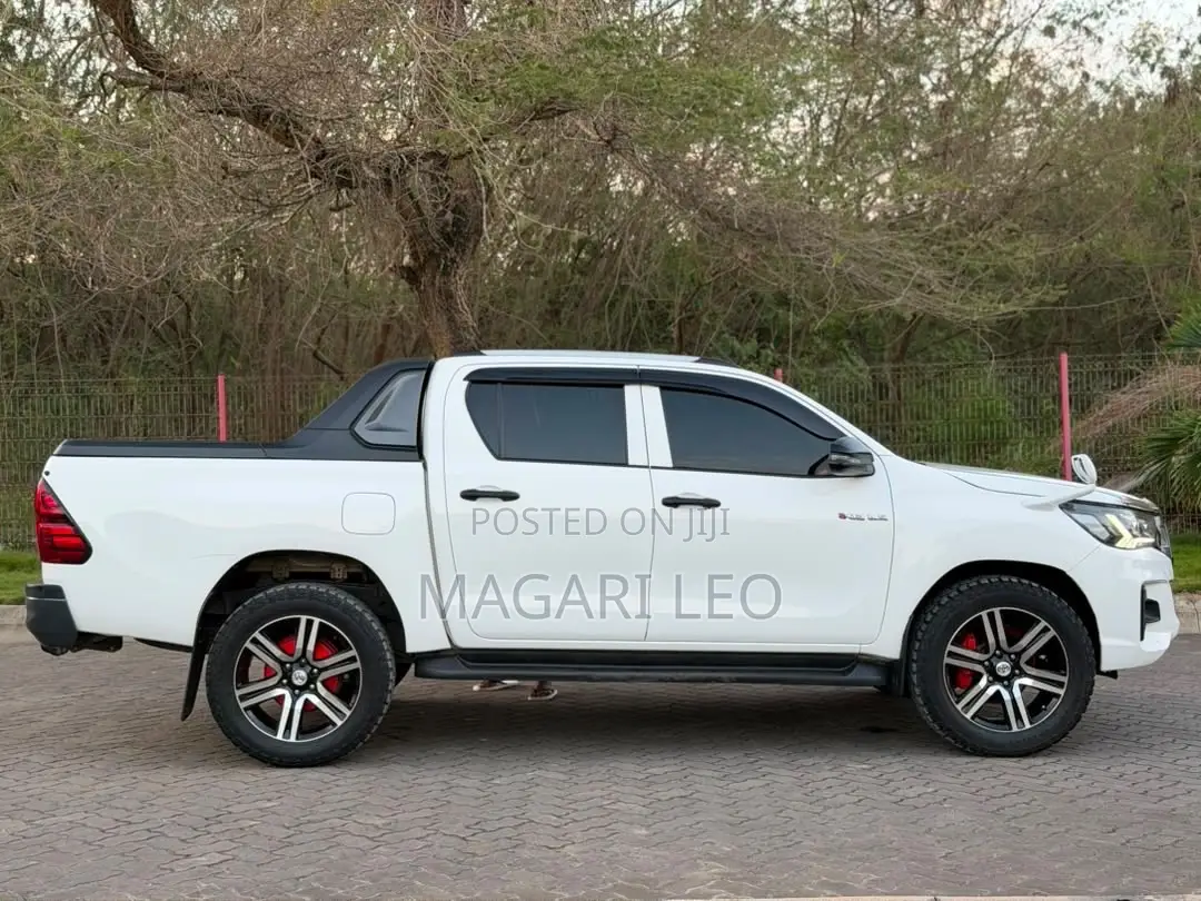 Toyota Hilux Revo Double Cab Deisel 2.4 RWD 2019 White
