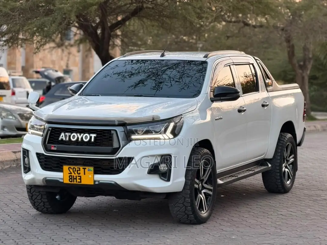 Toyota Hilux Revo Double Cab Deisel 2.4 RWD 2019 White