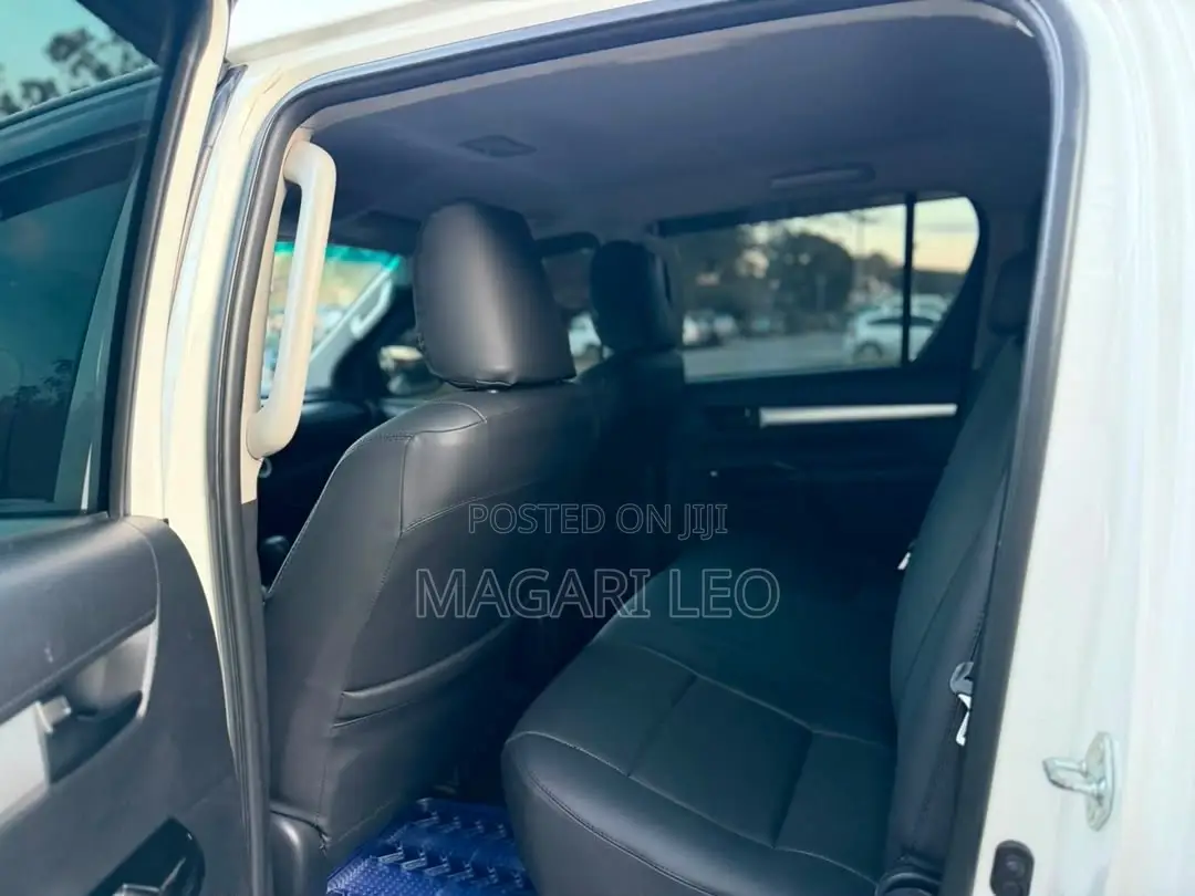 Toyota Hilux Revo Double Cab Deisel 2.4 RWD 2019 White