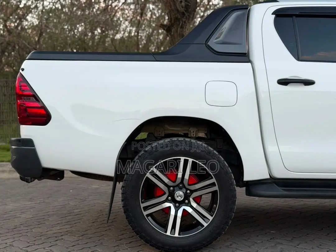 Toyota Hilux Revo Double Cab Deisel 2.4 RWD 2019 White