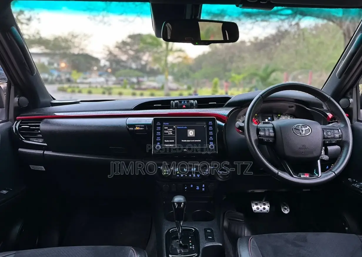 Toyota Hilux 2023 Gray
