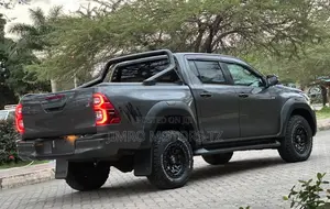 Toyota Hilux 2023 Gray