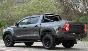 Toyota Hilux 2023 Gray