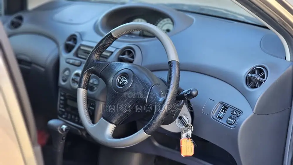 Toyota Vitz 2003 Ivory