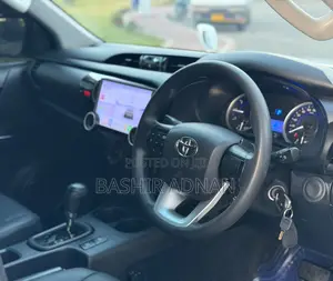 Toyota Hilux SR 4x4 2019 White