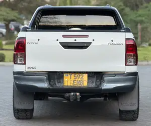 Toyota Hilux SR 4x4 2019 White