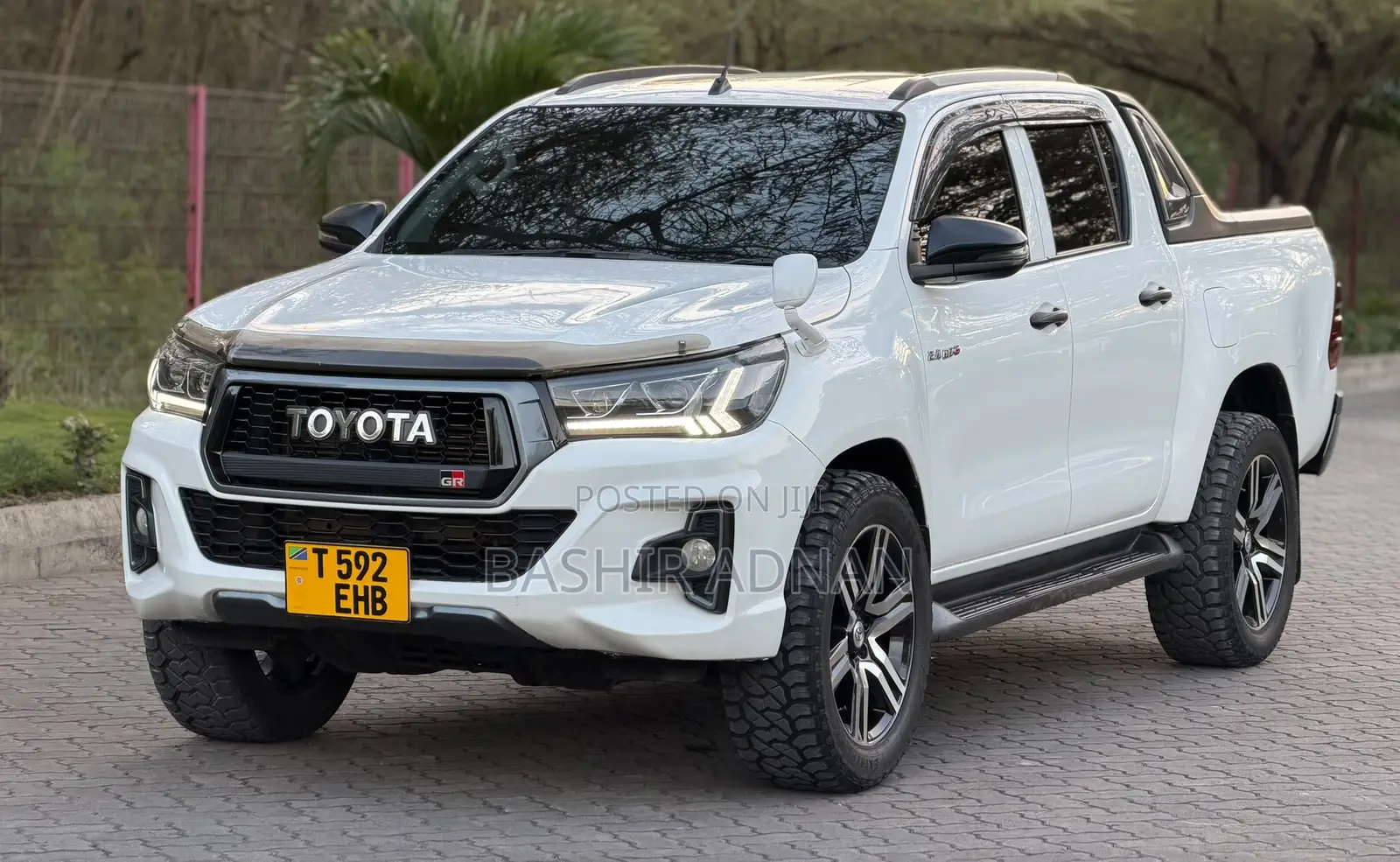 Toyota Hilux SR 4x4 2019 White