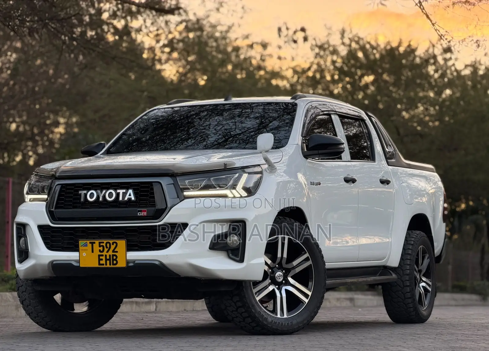 Toyota Hilux SR 4x4 2019 White