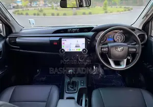 Toyota Hilux SR 4x4 2019 White