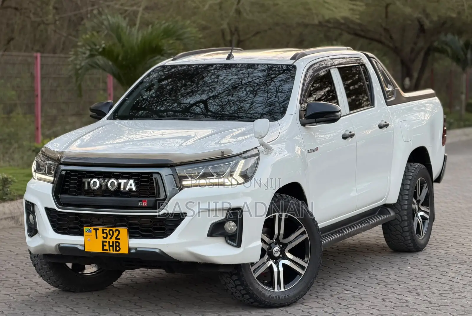 Toyota Hilux SR 4x4 2019 White