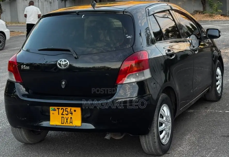 Toyota Vitz 1.5 FWD 5dr 2008 Black