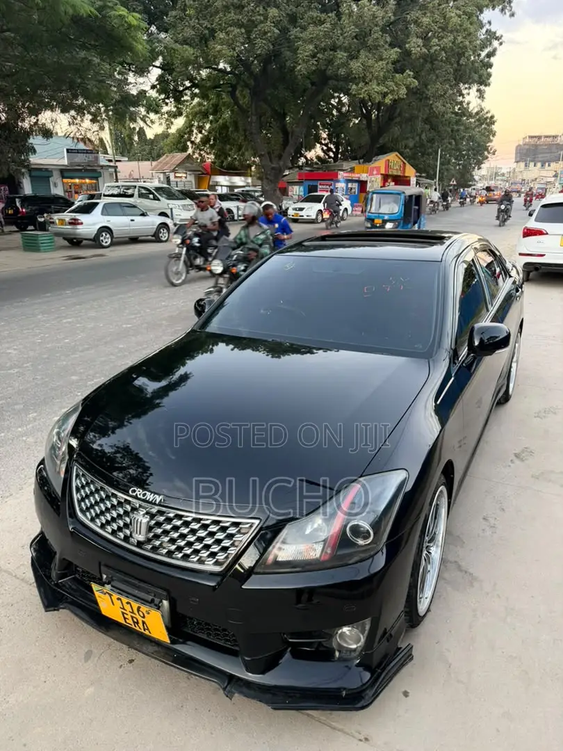 Toyota Crown 2011 Black