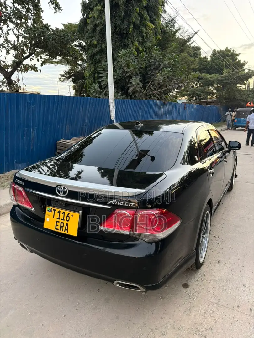 Toyota Crown 2011 Black