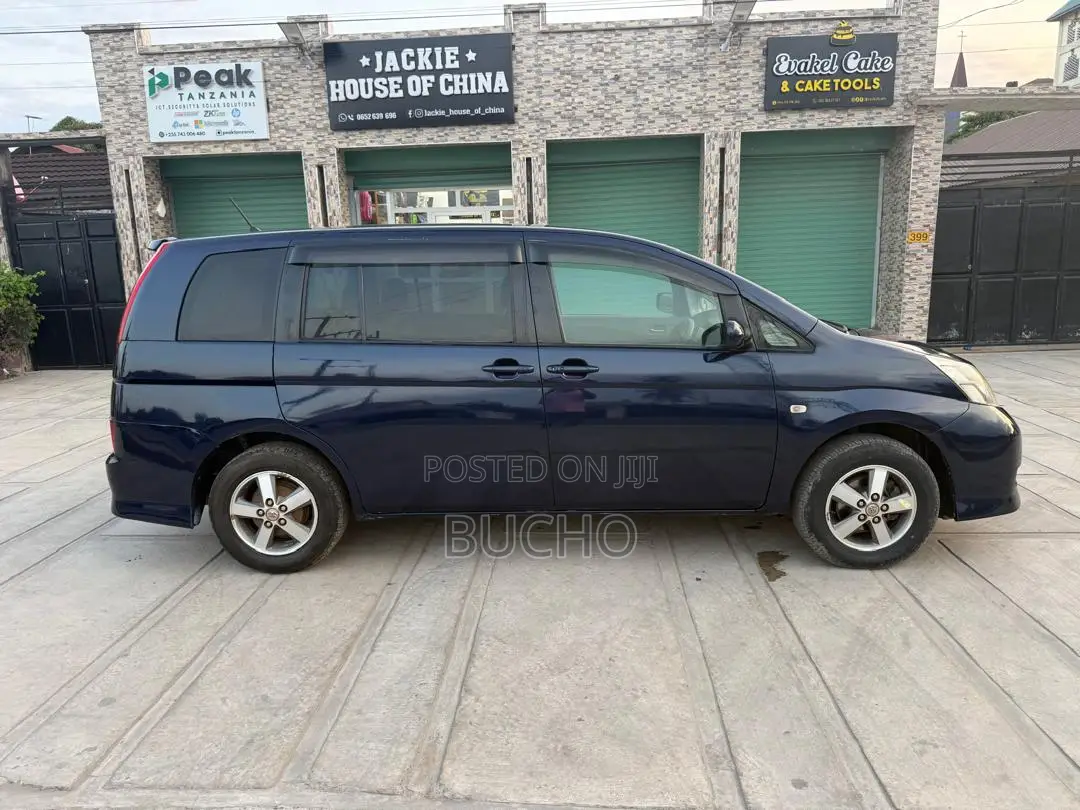 Toyota ISIS 2007 Blue