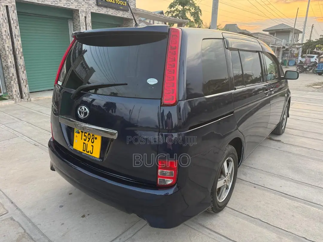 Toyota ISIS 2007 Blue