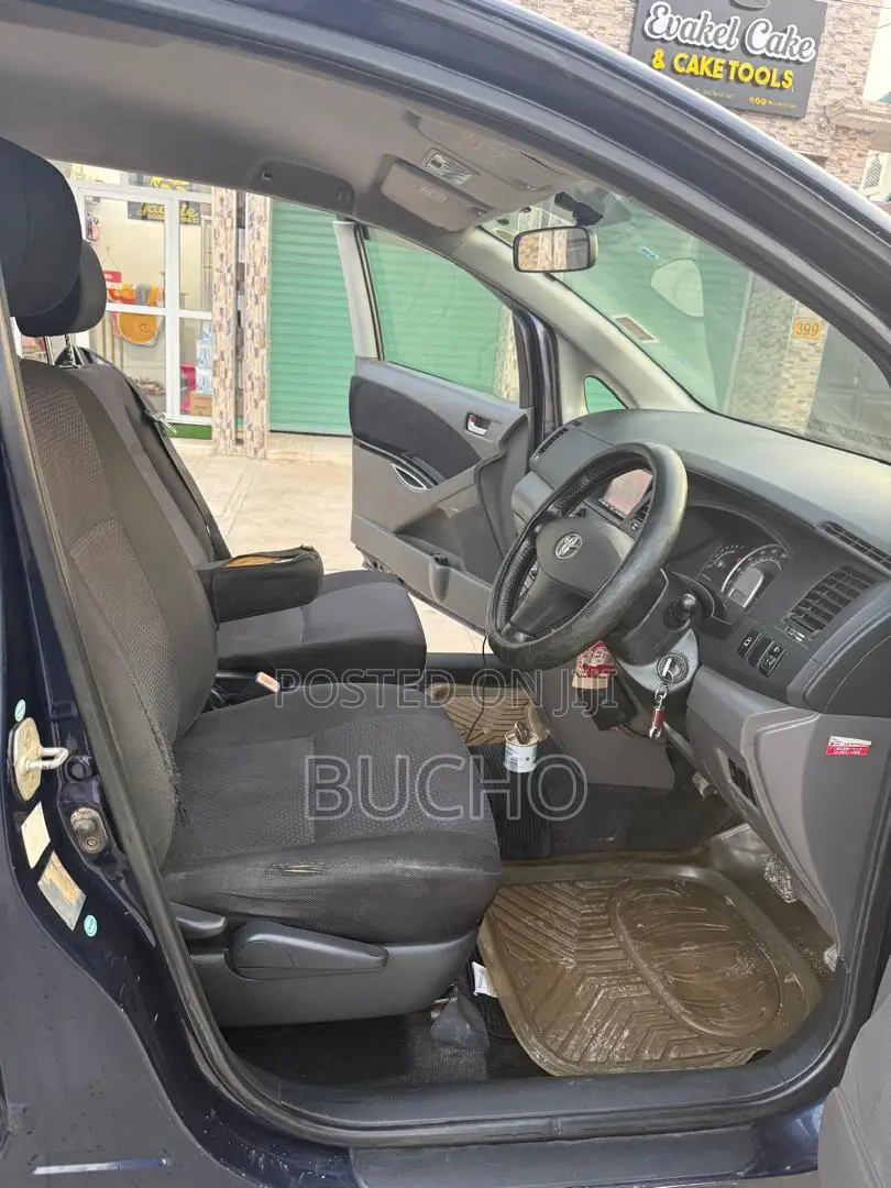 Toyota ISIS 2007 Blue