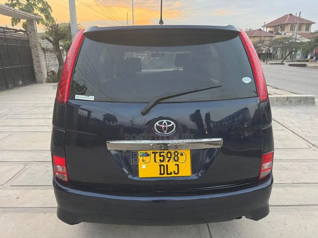 Toyota ISIS 2007 Blue
